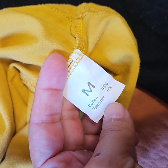 3 crop tops - Picture 2 of 11